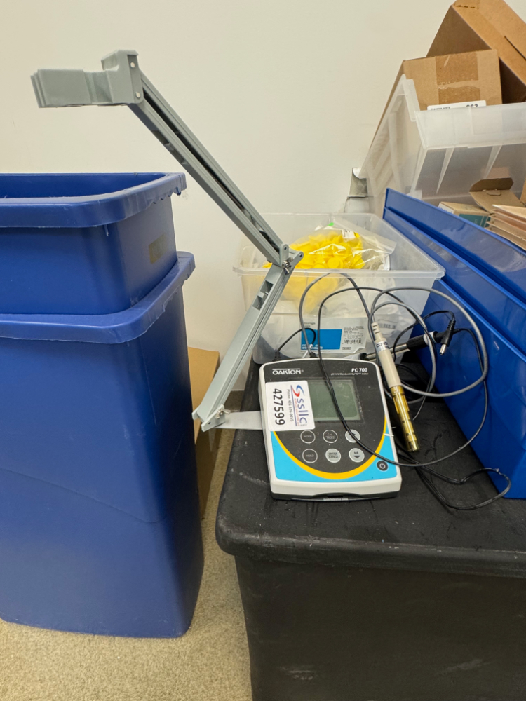 Image of Oakton PC 700 pH/mV/Conductivity/C/F Meter